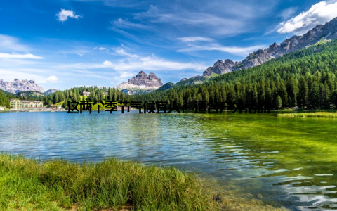 这两个季节气候宜人, 适合户外活动